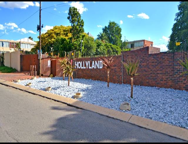 4 BEDROOM DUPLEX FOR SALE IN BRAMLEY NORTH